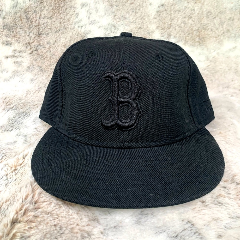 Boston Red Sox Cap New Era 59FIFTY 7 1/8 Hat Fitted MLB Black on Black - Picture 2 of 6